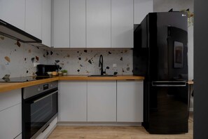 Kühlschrank, Ofen, Herdplatte, Geschirrspüler