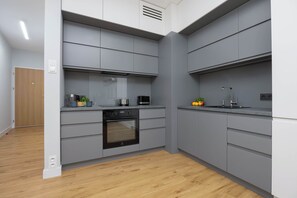 Refrigerador, horno, parrilla de estufa y lavavajillas