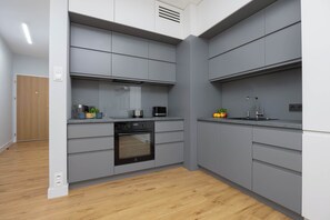 Réfrigérateur, four, plaque de cuisson, lave-vaisselle