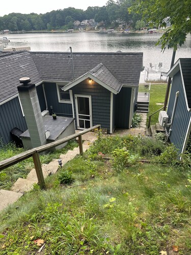 Lakefront Cottage Retreat with Sandy Beach
