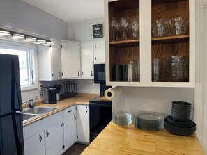 Mikroaaltouuni, uuni, liesi, astianpesukone