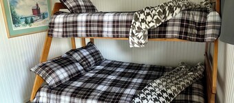 Lakefront Cottage Retreat with Sandy Beach