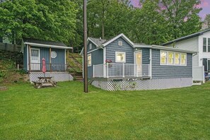 Exterior - Lakefront Cottage Retreat with Sandy Beach (Shelbyville)