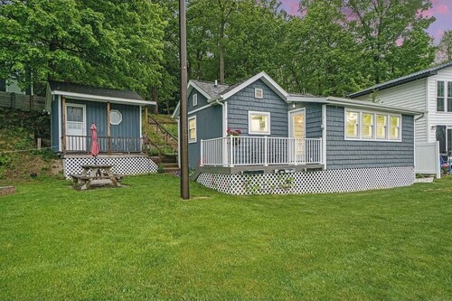 Lakefront Cottage Retreat with Sandy Beach