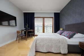 Iron/ironing board, travel cot, WiFi, bed sheets