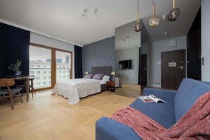 Iron/ironing board, travel cot, WiFi, bed sheets