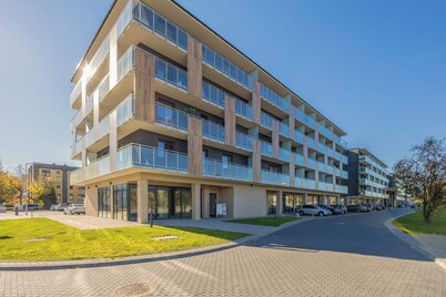 Modern Apartment with Balcony | Workspace | Parking
