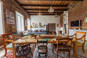 TV, fireplace - Historic House for 10 People in Podlasie | Garden | Parking (Rafałówka)