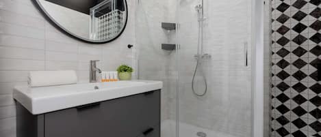 Shower, hair dryer, towels, shampoo