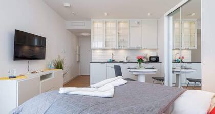 Sunny Studio | 60 m to the Beach | Air Conditioning | Parking