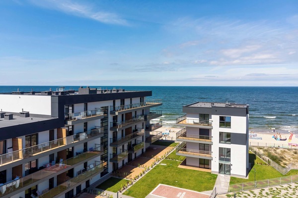 The building is located in a vibrant neighborhood with plenty of dining options.