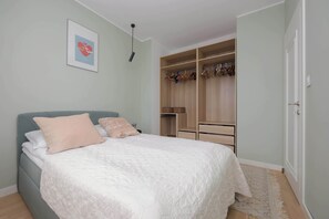 2 多间卧室、办公桌、熨斗/熨衣板、旅行婴儿床