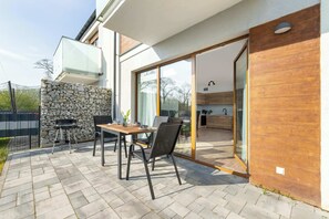 Outdoor dining - Biedronkowa 4 | Spacious House | Grill&Parking (Niekanin)