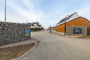 Property grounds - Biedronkowa 4 | Spacious House | Grill&Parking (Niekanin)