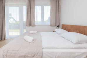 Iron/ironing board, travel crib, WiFi, bed sheets