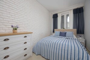 1 bedroom, iron/ironing board, WiFi, bed sheets