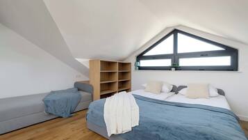 2 slaapkamers, een bureau, een strijkplank/strijkijzer, wifi