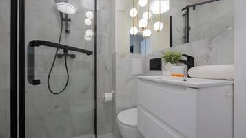 Shower, hair dryer, towels, shampoo