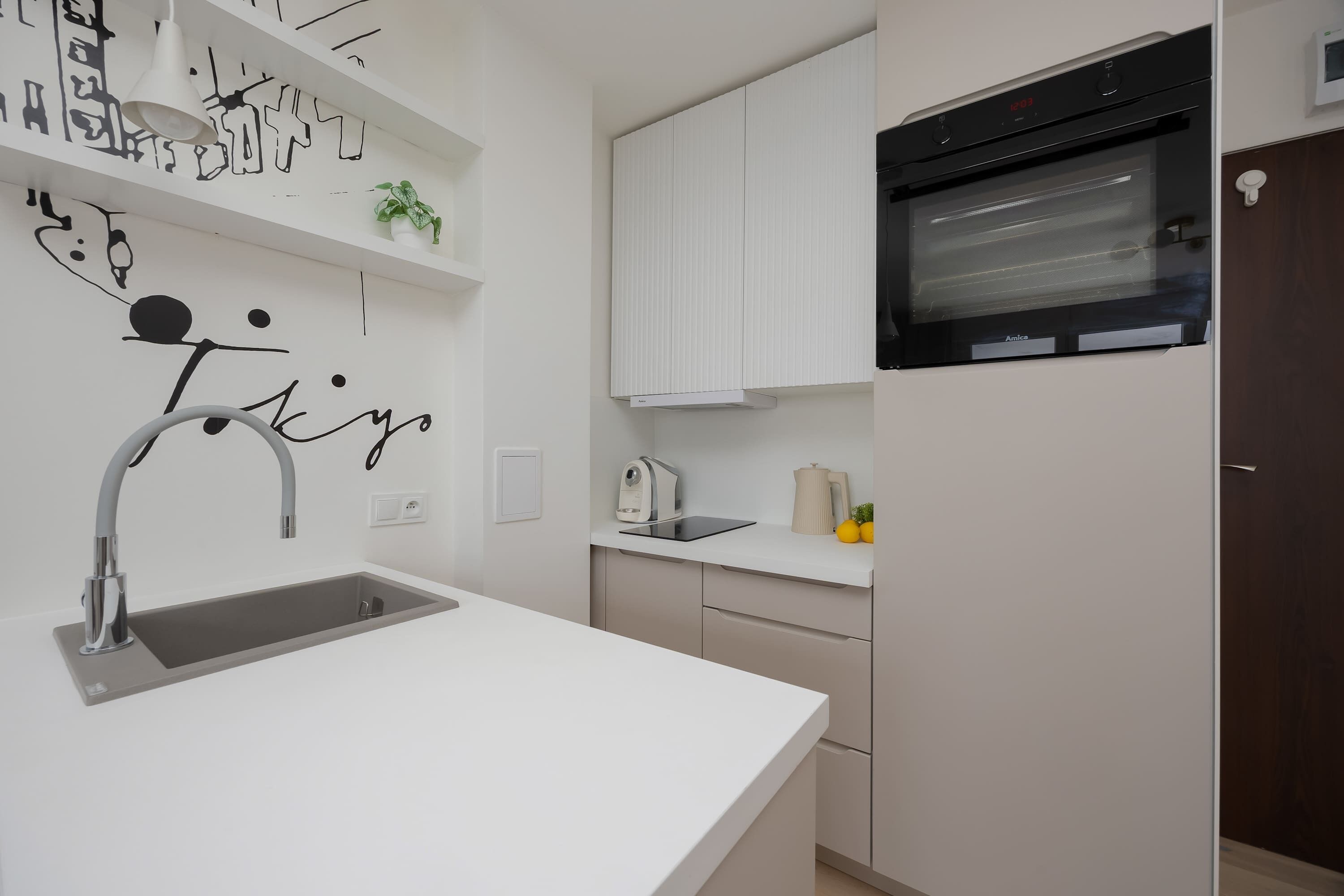 Coffee/tea maker, fridge, oven, stovetop