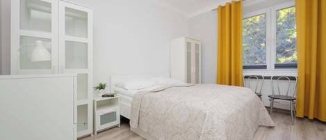 2 slaapkamers, een strijkplank/strijkijzer, reisbedje, wifi