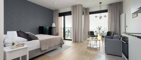 Iron/ironing board, travel crib, WiFi, bed sheets