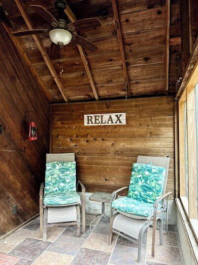 Fisherman’s Paradise at The Lake. Charming 2 bedroom house by the lake in Warsaw