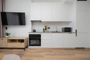 Frigorífic, microones, forn i placa de cuina 