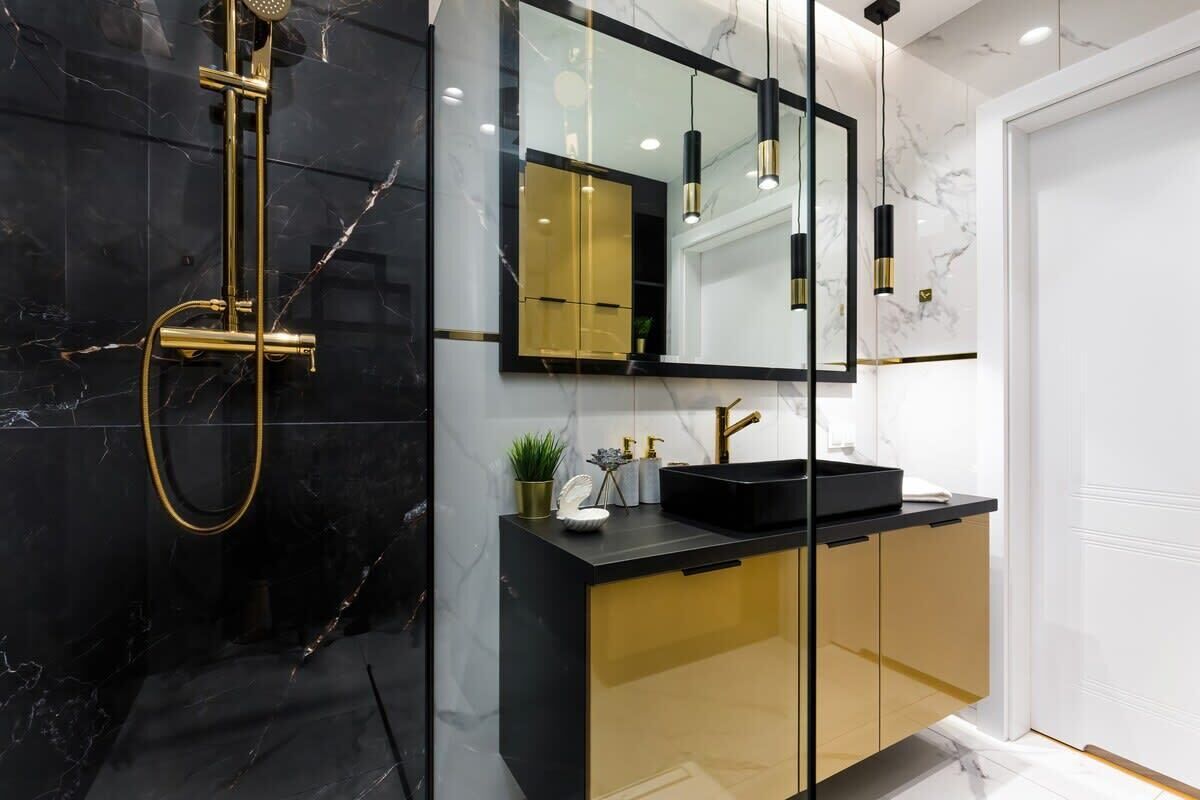 Shower, hair dryer, towels, shampoo