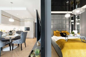 1 dormitorio, tabla de planchar con plancha, wifi y ropa de cama