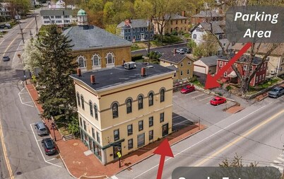 2-bedroom apartment in charming Hallowell with AC