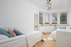 2 bedrooms, desk, iron/ironing board, WiFi