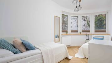 2 bedrooms, desk, iron/ironing board, WiFi