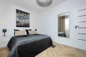 2 habitaciones, escritorio, tabla de planchar con plancha y wifi 