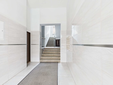 内装. Comfortable Studio with Mezzanine | Close to Metro and Park