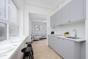 Refrigerador, horno, parrilla de estufa y lavavajillas