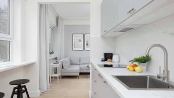 Fridge, oven, stovetop, dishwasher