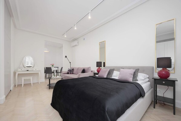 Iron/ironing board, travel crib, WiFi, bed sheets