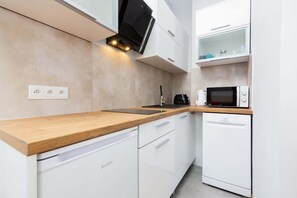 冷蔵庫、電子レンジ、コンロ、食器洗い機