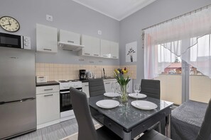 Unclassified image, 2 of 38, button