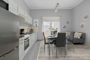 Unclassified image, 4 of 38, button