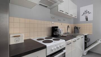 Réfrigérateur, micro-ondes, four, lave-vaisselle