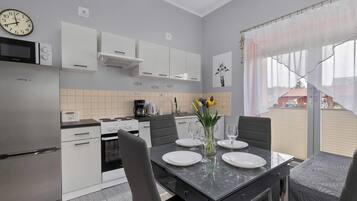 Réfrigérateur, micro-ondes, four, lave-vaisselle