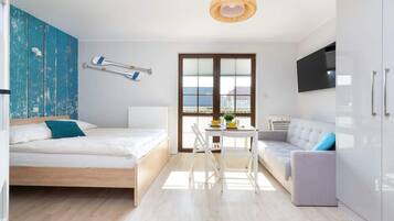 Een strijkplank/strijkijzer, wifi, beddengoed