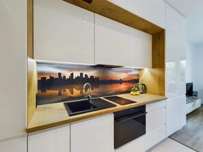 Fridge, microwave, oven, stovetop