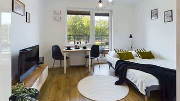 Iron/ironing board, WiFi, bed sheets, wheelchair access