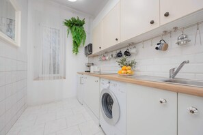 Fridge, microwave, stovetop, toaster