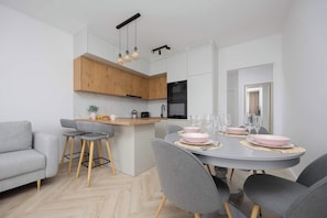 Interior - Cozy Apartment with Balcony | Parking | Work Space (Warszawa)