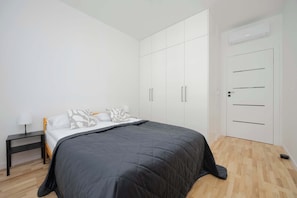 2 bedrooms, iron/ironing board, travel cot, WiFi