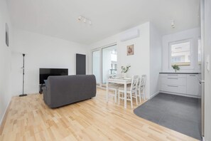 Televisión y oficina 