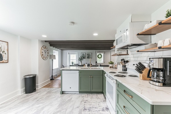 Geladeira, micro-ondas, fogão, cooktop